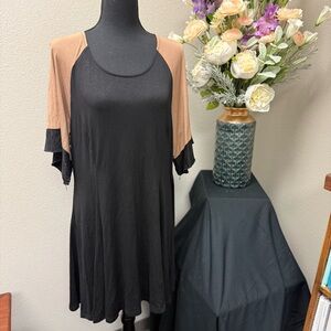 NWT Amaryllis Black and Tan  3/4 Sleeve Tunic/Swing Dress. Size large